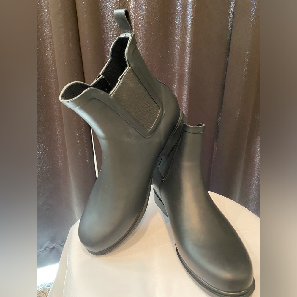 Women’s J.Crew Rain boots. New W/out box.